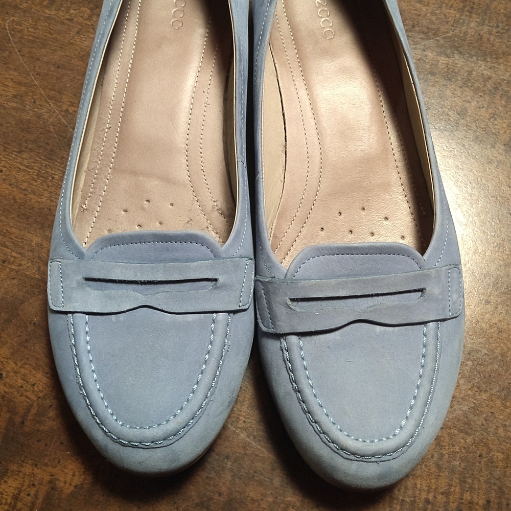 Women's Ecco flats, pre-owned sz 9,5.